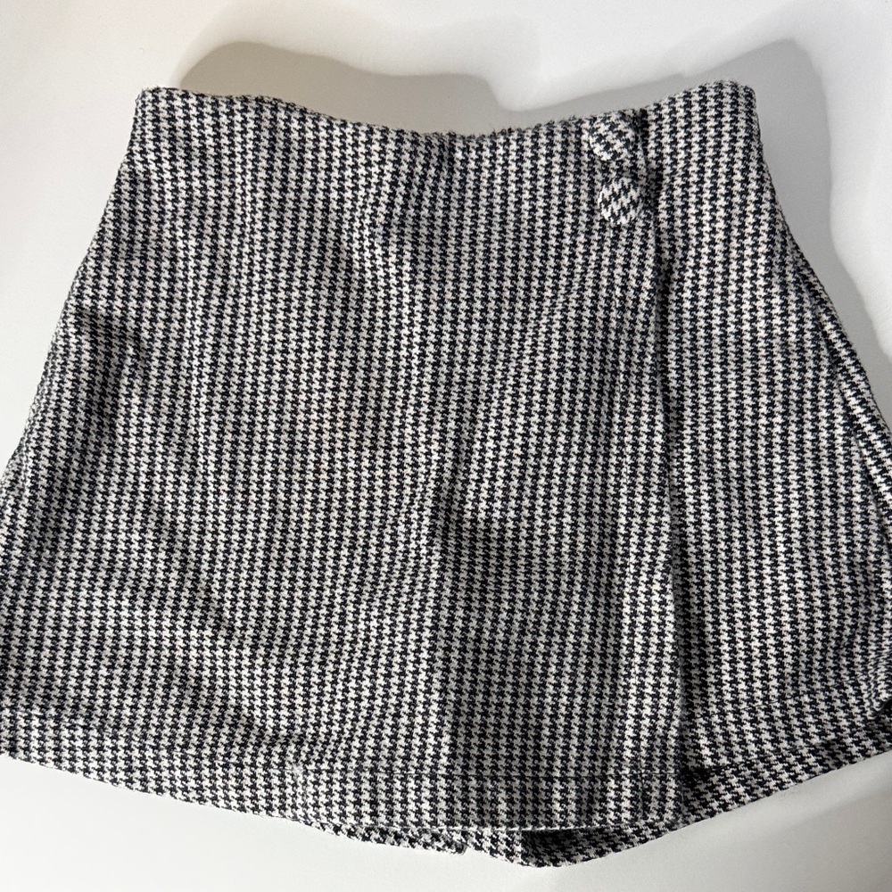 Zara Black and White Checkered Skort